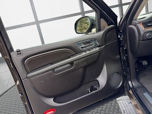 Used 2012 Cadillac Escalade Platinum image 27