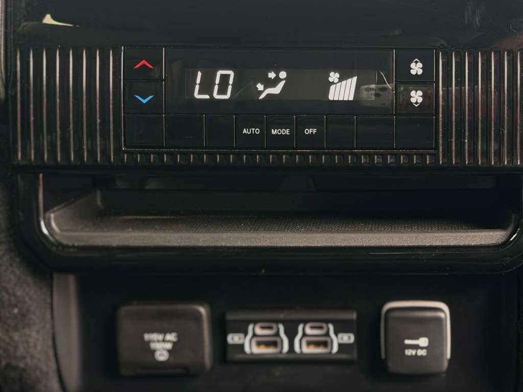 Used 2024 Jeep Wagoneer Series II w/ Flexible Seating Group RWD image 16