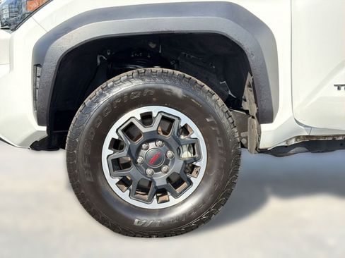 Used 2025 Toyota Tacoma TRD Off-Road image 12