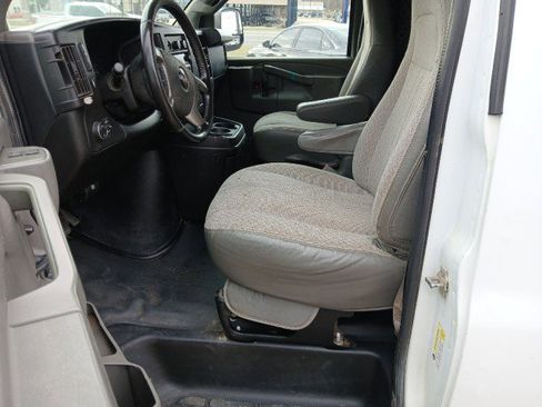 Used 2018 GMC Savana 2500 w/ Driver Convenience Package image 12
