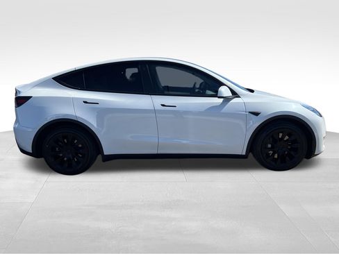 Used 2021 Tesla Model Y Long Range image 4