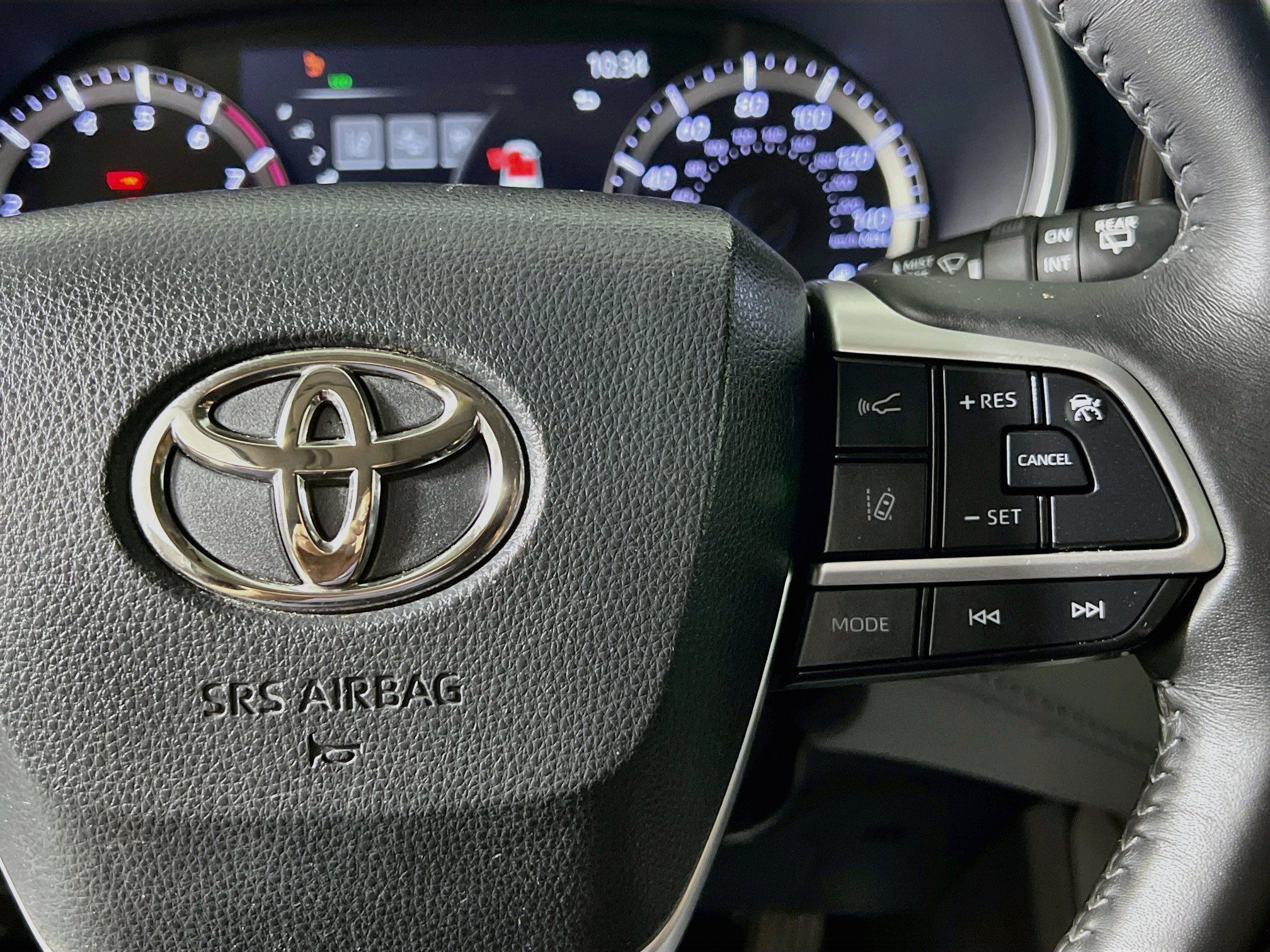 Used 2023 Toyota Highlander XLE FWD image 20