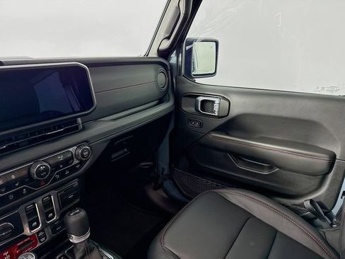Used 2024 Jeep Wrangler Rubicon image 22