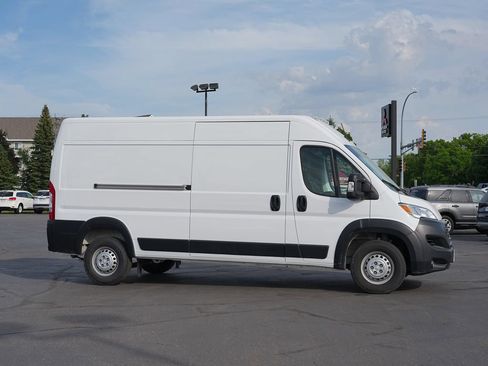 Used 2024 RAM ProMaster 2500 w/ Convenience Group FWD image 2