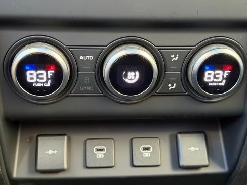 Used 2021 Land Rover Defender 110 SE image 24