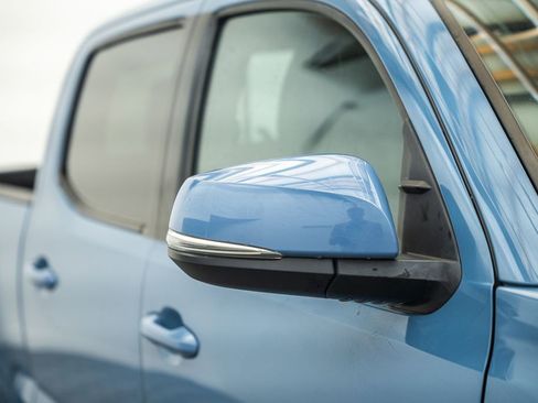 Used 2019 Toyota Tacoma TRD Sport image 16