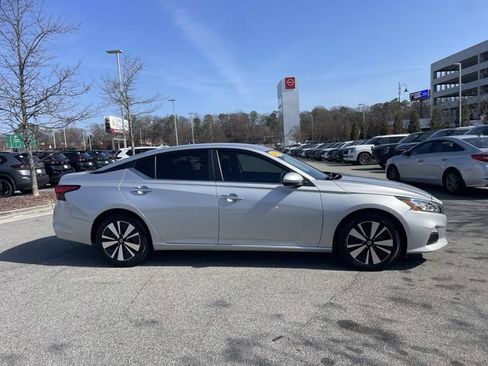 Certified 2022 Nissan Altima 2.5 SV image 3