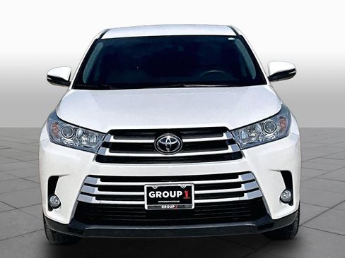 Used 2018 Toyota Highlander Plus FWD image 4