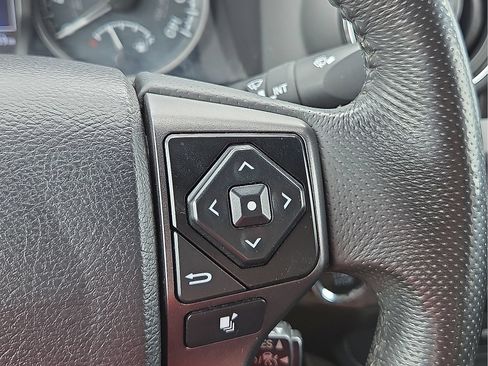 Used 2021 Toyota Tacoma TRD Off-Road w/ Technology Package AWD/4WD image 18