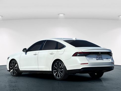 Used 2023 Honda Accord Touring image 4