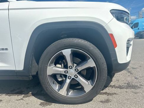 Certified 2023 Jeep Grand Cherokee Limited AWD/4WD image 12