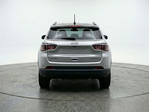 Used 2025 Jeep Compass Limited image 7