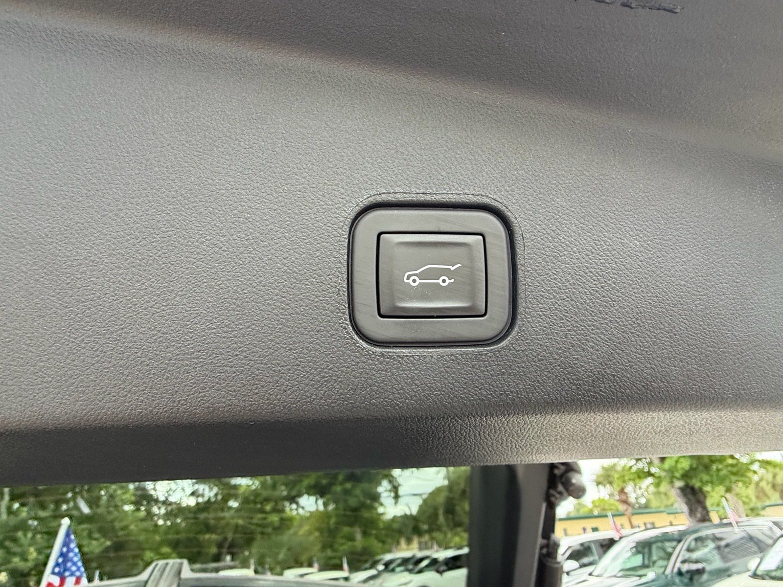 Used 2025 Cadillac Lyriq Luxury RWD image 16
