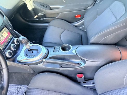 Used 2015 Nissan 370Z Coupe RWD image 15
