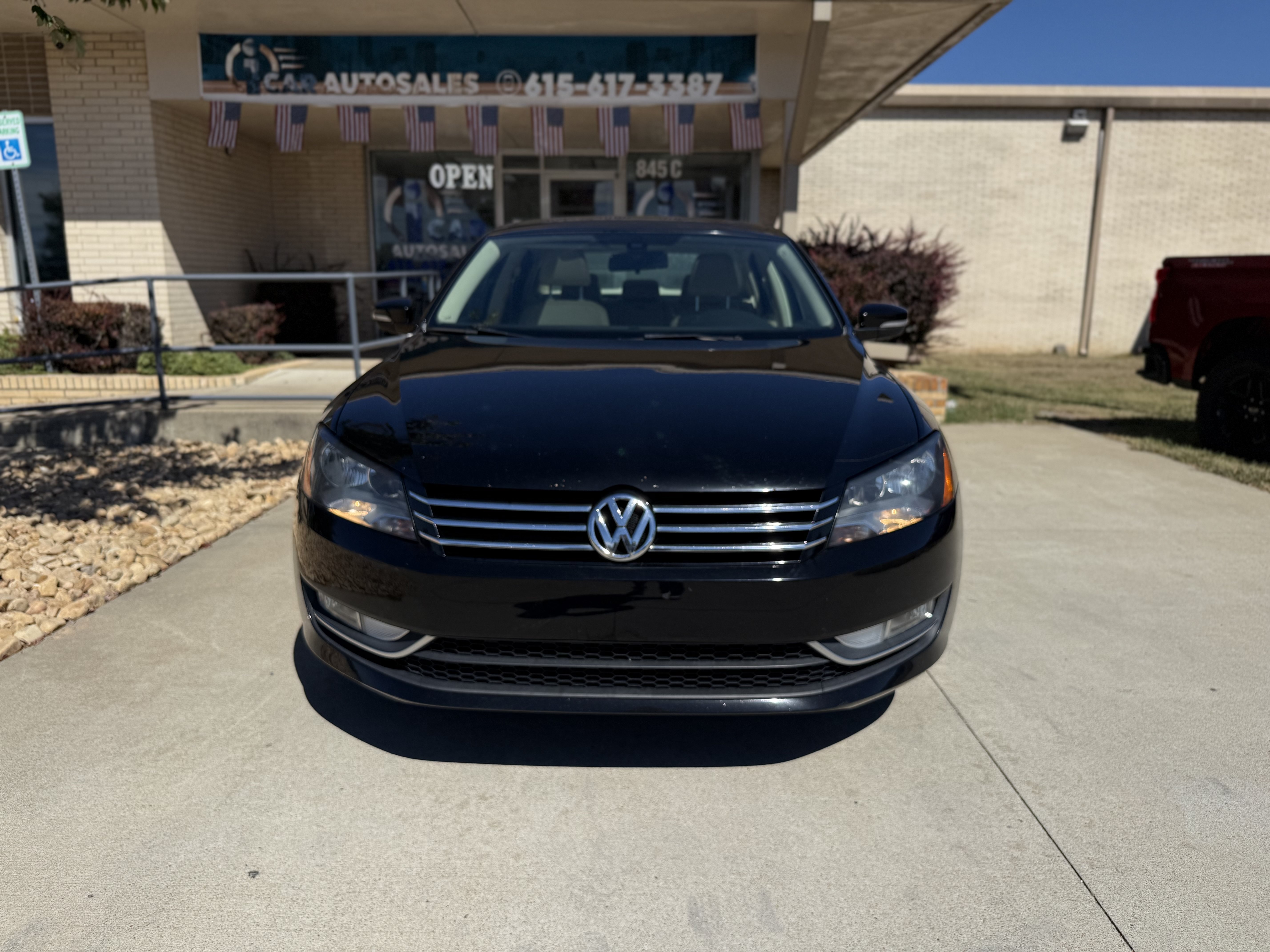 Used 2015 Volkswagen Passat 1.8T SE FWD image 2