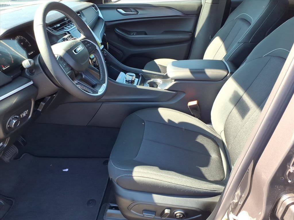 New 2026 Jeep Grand Cherokee Laredo AWD/4WD image 3