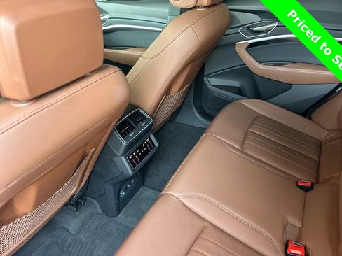 Used 2024 Audi Q8 e-tron Premium image 15