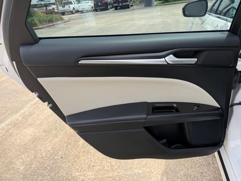 Used 2017 Ford Fusion Titanium FWD image 10