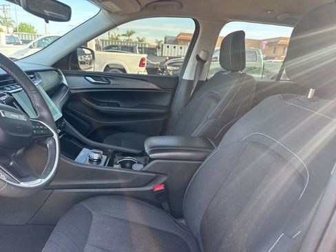 Used 2023 Jeep Grand Cherokee Laredo w/ Luxury Tech Group I image 9