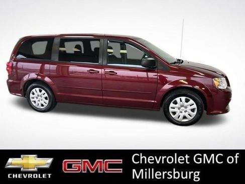 Used 2017 Dodge Grand Caravan SE image 2