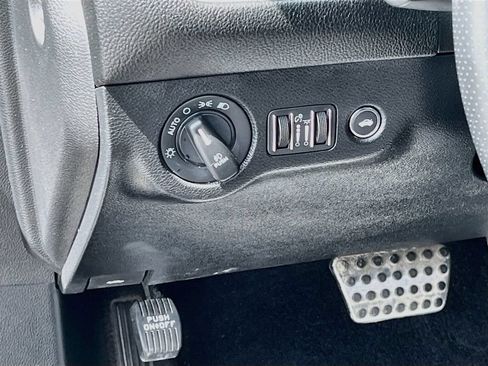 Used 2021 Dodge Challenger R/T RWD image 10