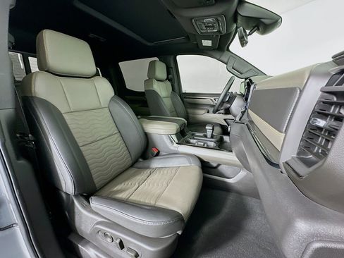 Used 2025 Chevrolet Silverado 1500 ZR2 w/ Technology Package image 29