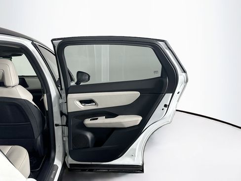 Used 2023 Nissan Ariya FWD image 32