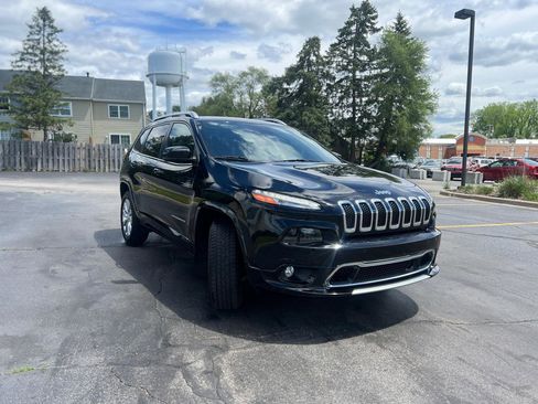 Used 2018 Jeep Cherokee Overland w/ Technology Group AWD/4WD image 11