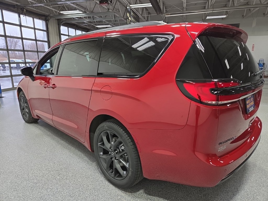 New 2026 Chrysler Pacifica Select w/ S Appearance Package FWD image 5