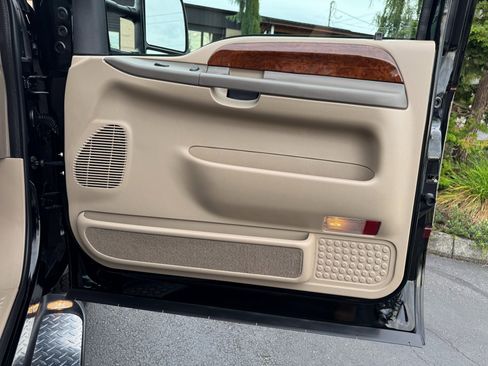 Used 2001 Ford F350 Lariat image 93