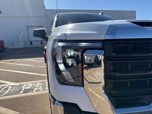Used 2024 GMC Sierra 2500 Pro w/ Convenience Package image 7
