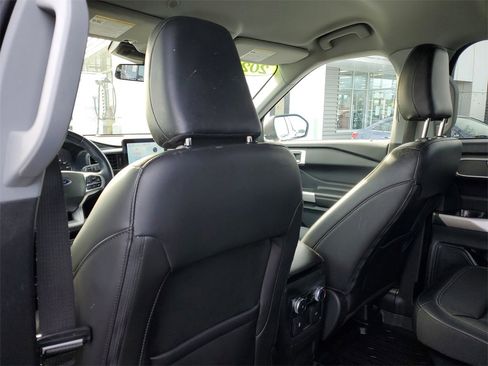 Used 2022 Ford Explorer XLT w/ Equipment Group 202A image 30