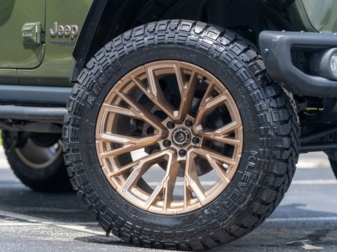 Used 2022 Jeep Wrangler Unlimited Rubicon w/ Xtreme Recon 35" Tire Package AWD/4WD image 41