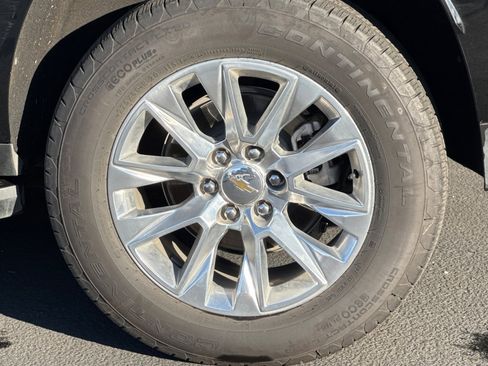 Used 2025 Chevrolet Suburban Premier image 47