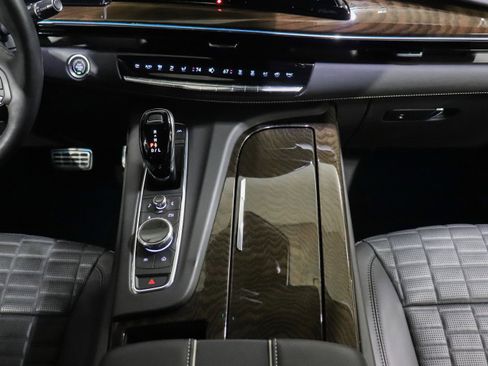 Used 2023 Cadillac Escalade ESV Sport Platinum w/ LPO, ONYX Package AWD/4WD image 33