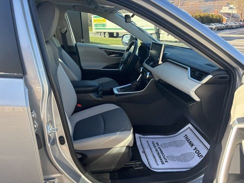 Used 2022 Toyota RAV4 XLE w/ Convenience Package image 21