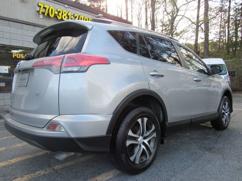 Used 2018 Toyota RAV4 LE image 4