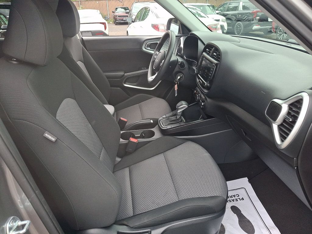 Used 2024 Kia Soul LX w/ Option Group 015 FWD image 17