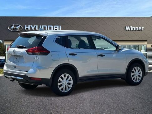 Used 2019 Nissan Rogue S image 4