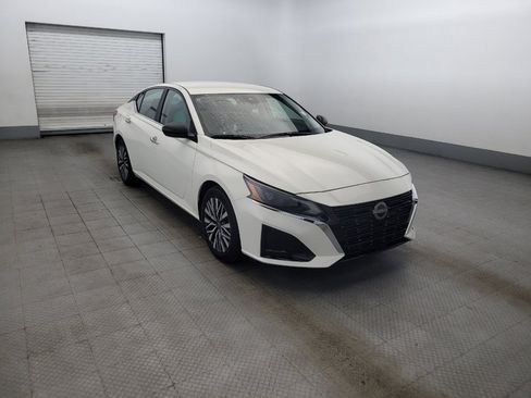 Used 2025 Nissan Altima 2.5 SV FWD image 13