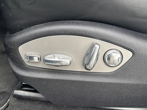 Used 2023 Porsche Macan AWD/4WD image 10