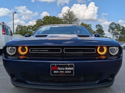 Used 2016 Dodge Challenger SXT image 9
