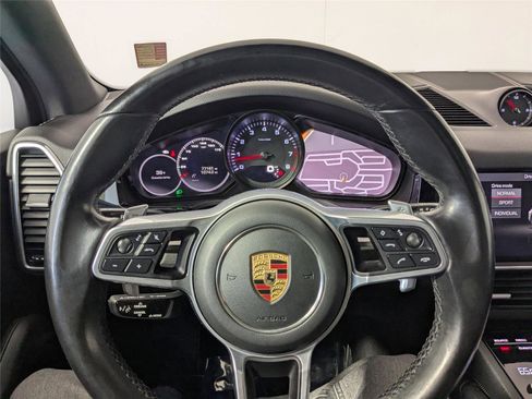 Used 2021 Porsche Cayenne image 12