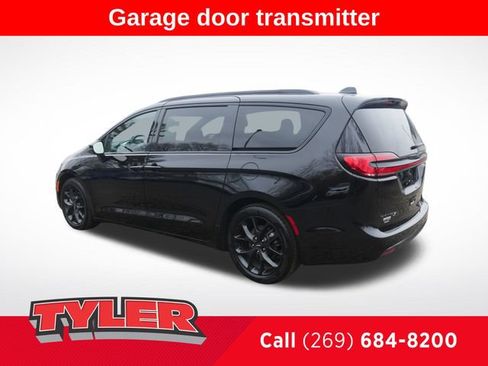 Used 2025 Chrysler Pacifica Limited FWD image 5