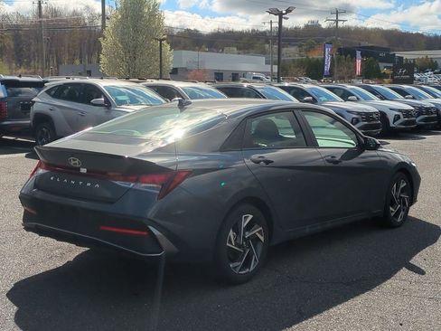 Certified 2025 Hyundai Elantra Sport FWD image 3