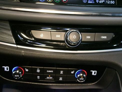 Used 2021 Buick Enclave Essence w/ Sun And Navigation Package AWD/4WD image 28