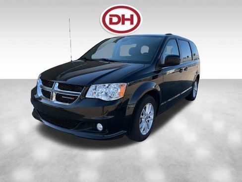 Used 2020 Dodge Grand Caravan SXT w/ Driver Convenience Group FWD image 2