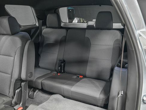 Used 2023 Chevrolet Traverse LT image 20