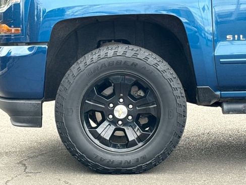Used 2018 Chevrolet Silverado 1500 LT w/ All Star Edition image 9