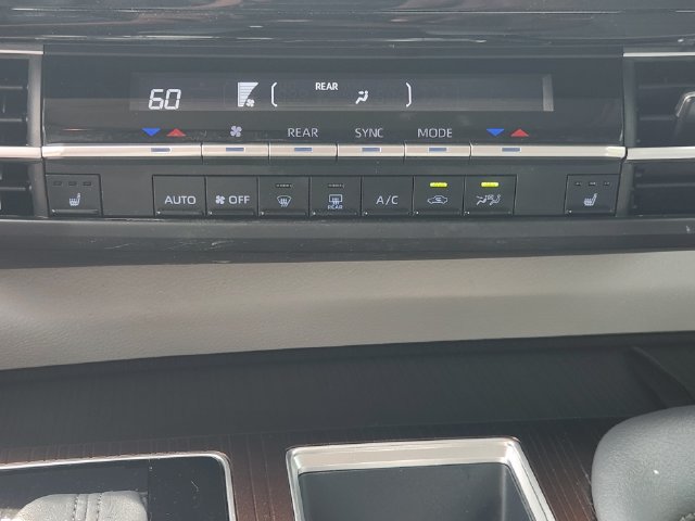 Used 2022 Toyota Sienna XLE FWD image 21